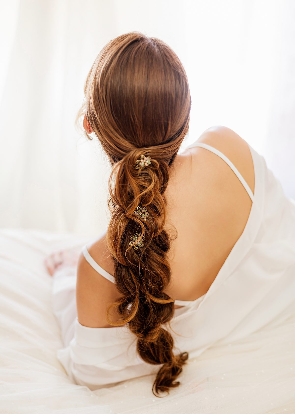 Detalle del recogido y vestido de novia en Murcia