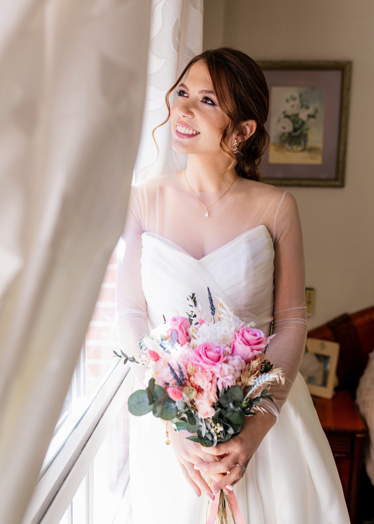 Novia de boda con ramo de flores en Murcia